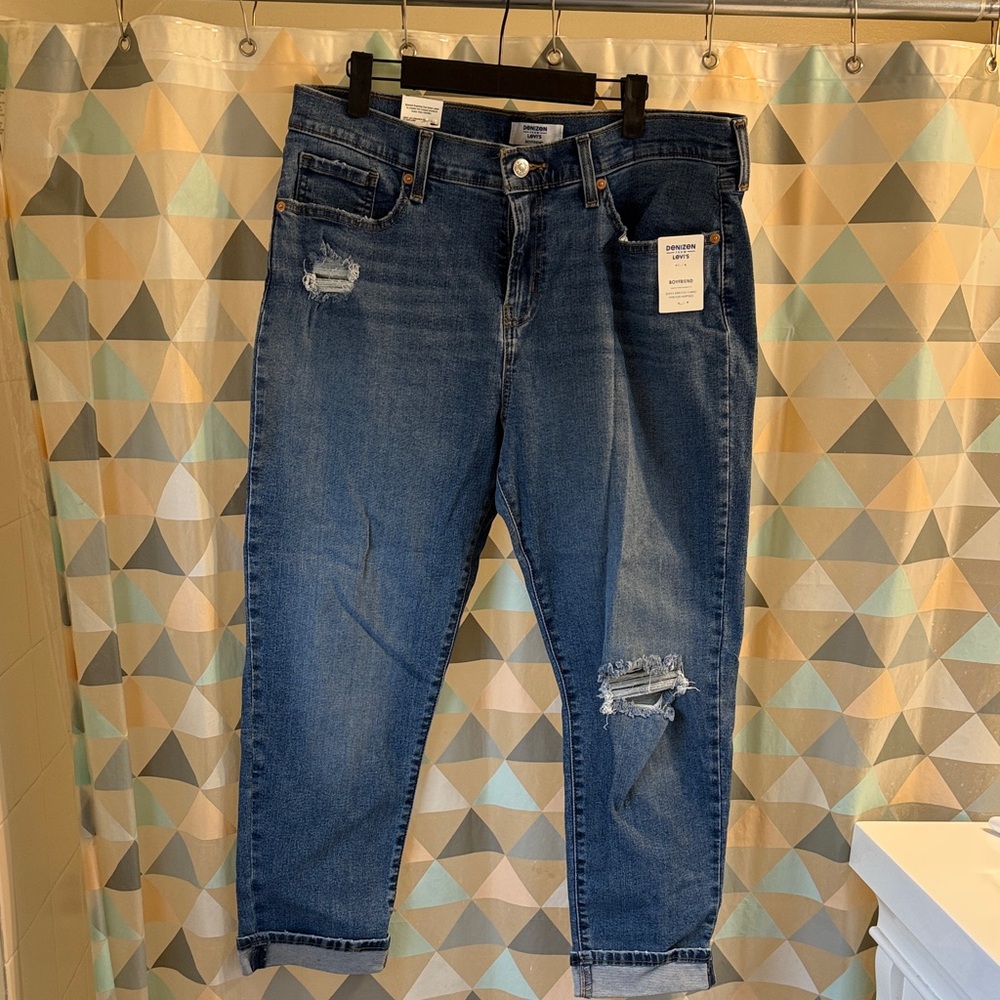 Levi Denizen Distressed Blue Boyfriend Jeans NWT